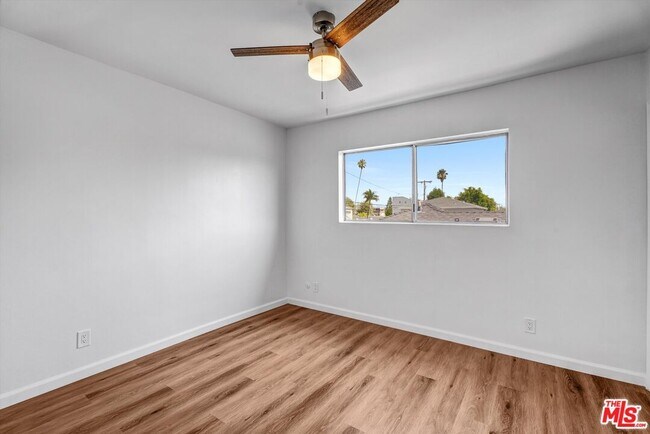 Building Photo - 3670 Greenfield Ave