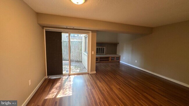 Building Photo - 11251 Skilift Ct