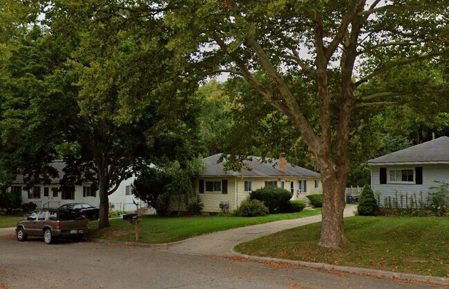 Primary Photo - 709-711 Newport Place