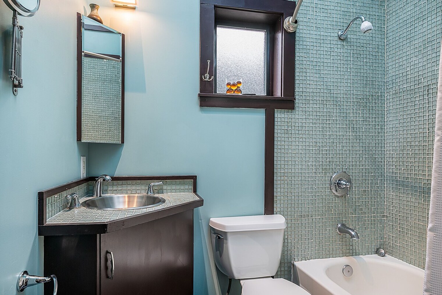 Building Photo - 1208 E Thomas St