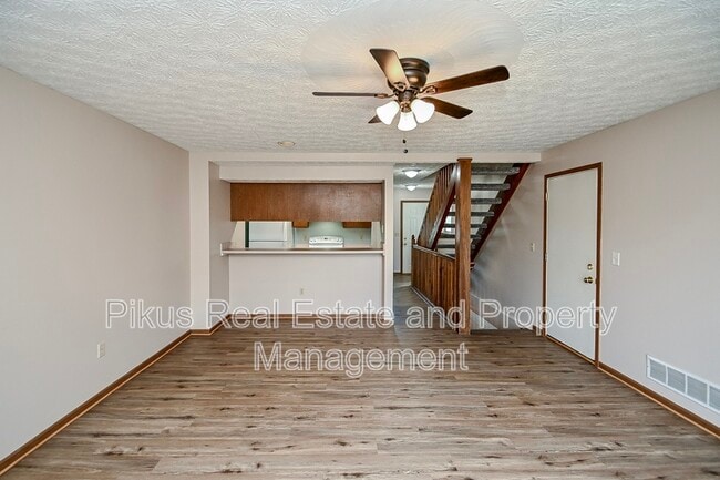 Building Photo - 2012 Redwing Dr