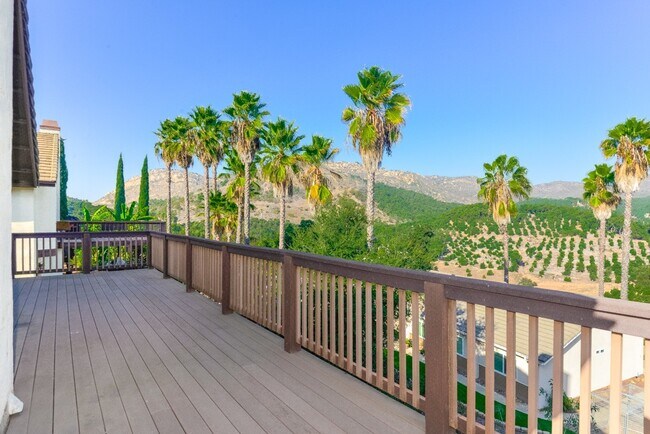 Building Photo - Remodeled Home in Cimarron with Amazing Vi...