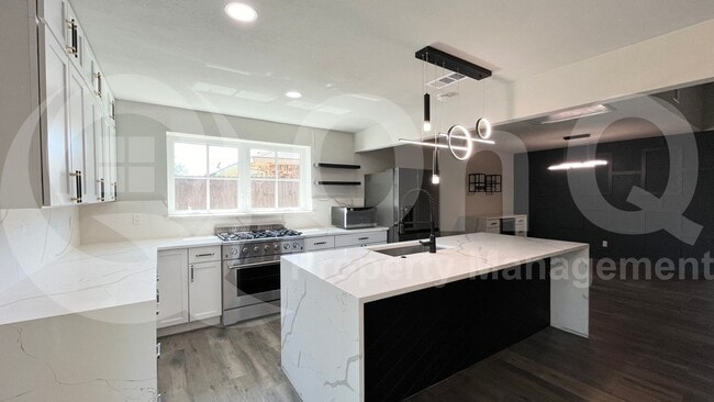 Building Photo - 1520 Armstrong Dr