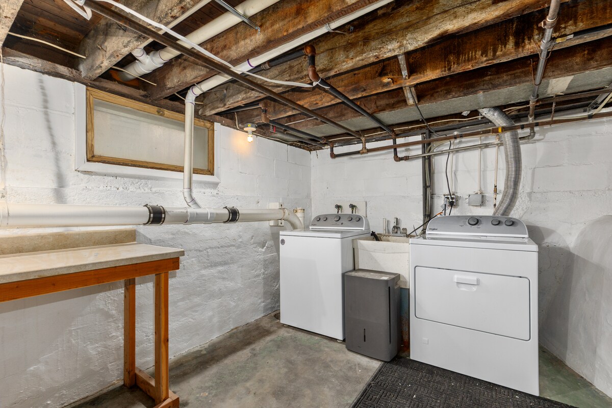 Building Photo - 1349 Portland Ave NE