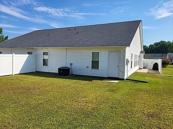 Building Photo - 141 Ariel St
