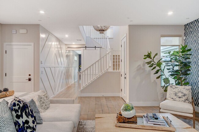 Building Photo - Luxury Fully Furnished Designer Home in Inspirada!