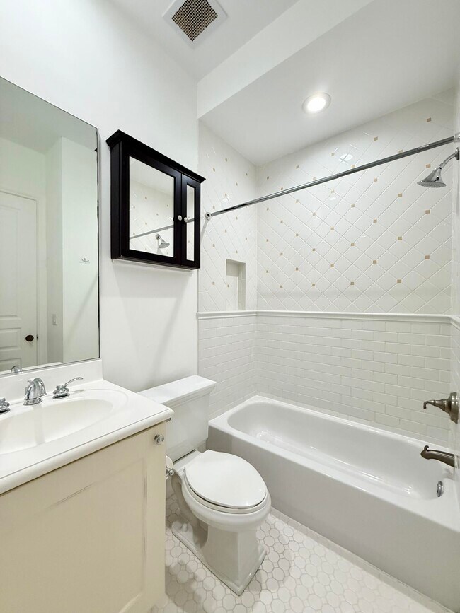 Building Photo - 319 Flamingo Dr