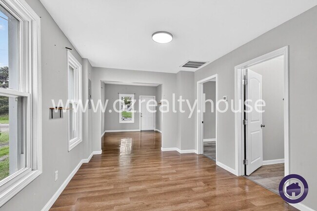 Building Photo - 1418 Fairlawn Ave
