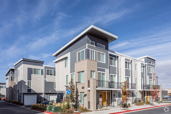Building Photo - Strata99 Townhomes