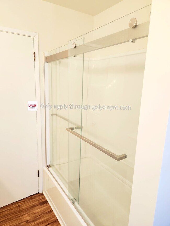 Building Photo - Beautifully Renovated Halfplex