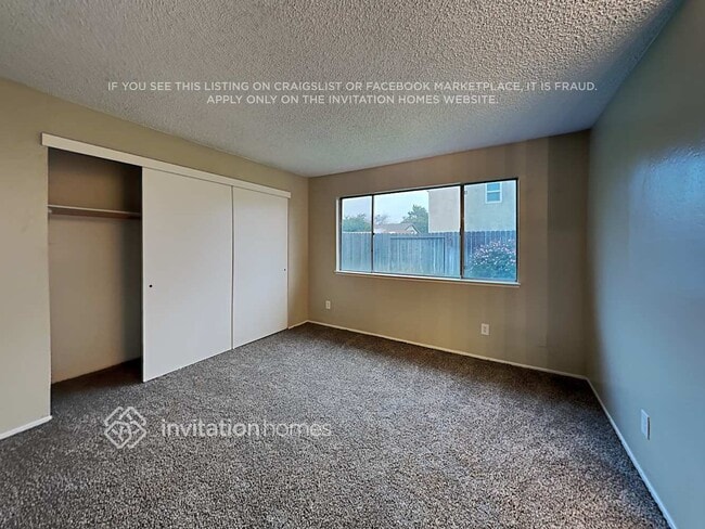 Building Photo - 5821 Longs Peak Pl