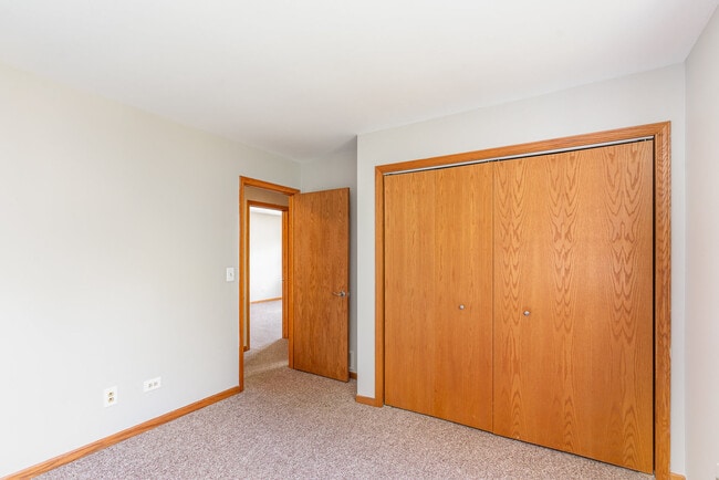Building Photo - 211 Lorien Ct