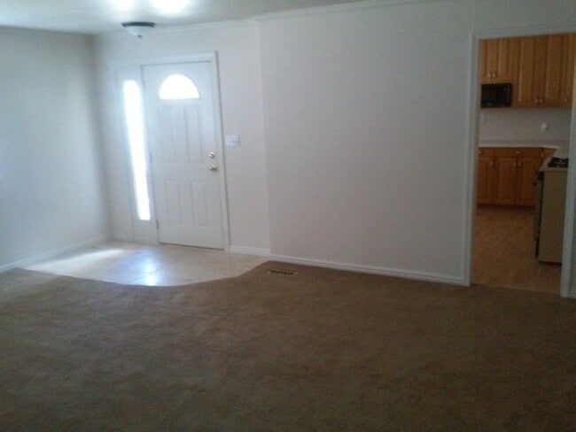 Building Photo - 11 Rose Cir