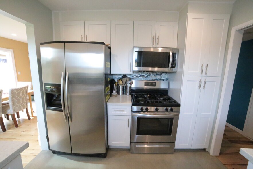 Kitchen - 3512 Del Amo Blvd