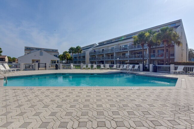 Building Photo - 17614 Front Beach Rd