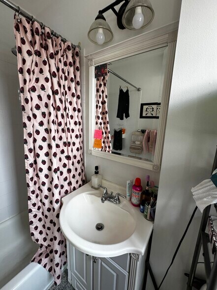 Building Photo - 38 Hemenway St