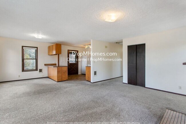Building Photo - 1102 SE Umatilla St