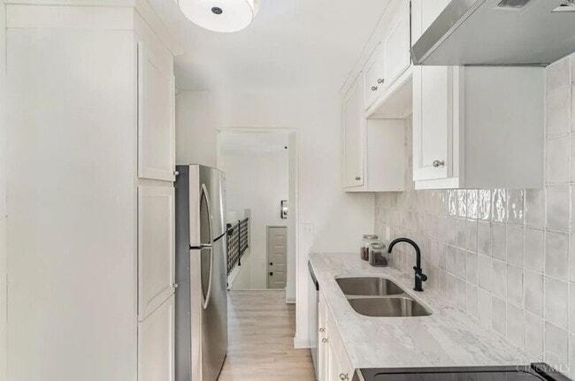 Building Photo - 6055 Tridale Ct