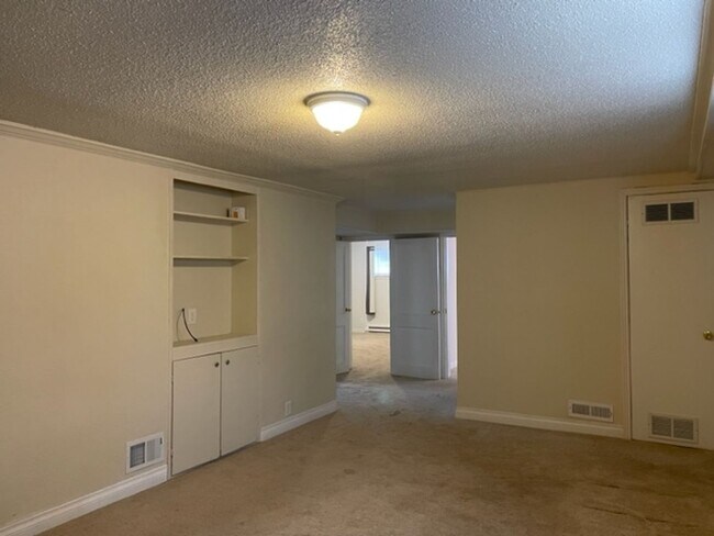 Building Photo - Southwest