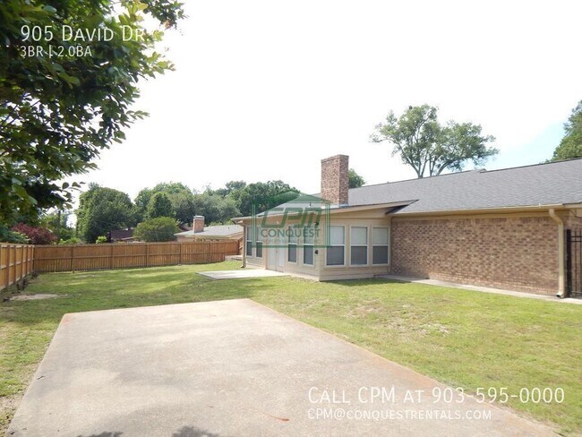 Building Photo - 905 David Dr