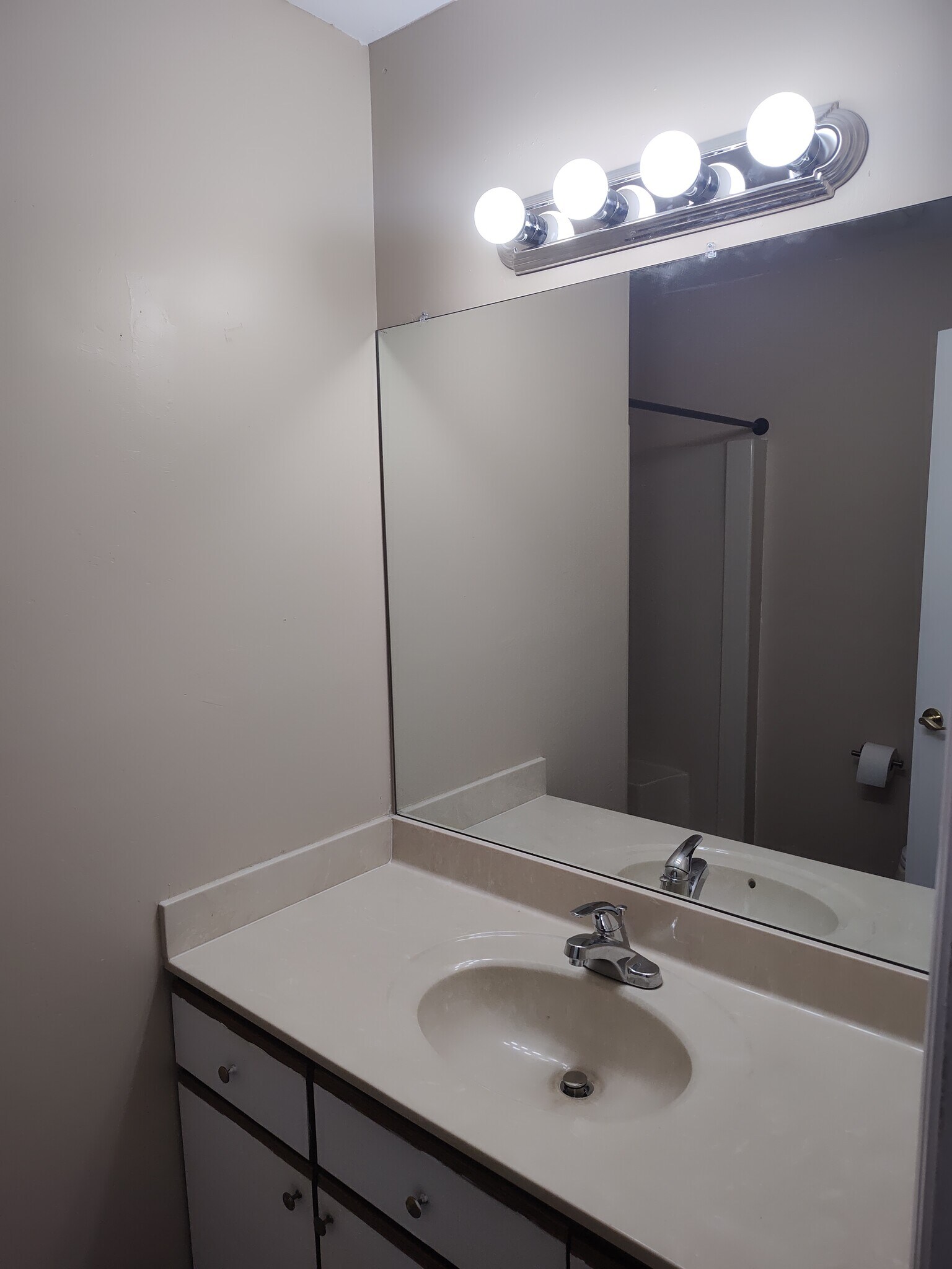 Building Photo - 301 Abbey Cir
