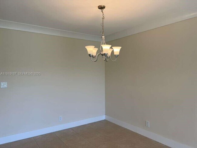 Building Photo - 2950 N Palm Aire Dr