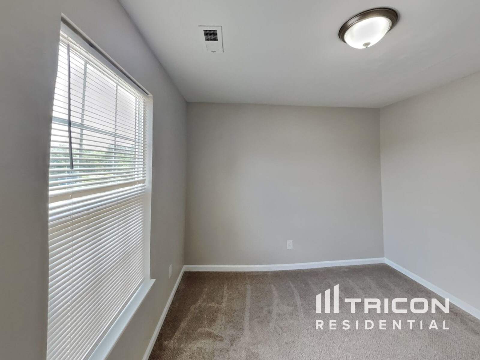 Building Photo - 1521 Clover Ridge Ct