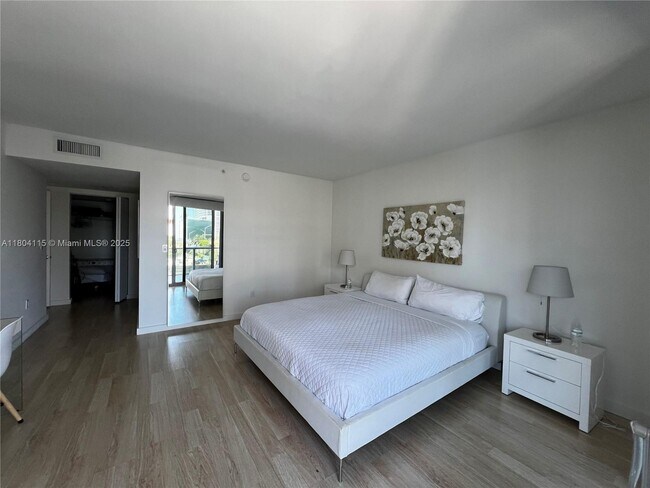 Building Photo - 2600 E Hallandale Beach Blvd