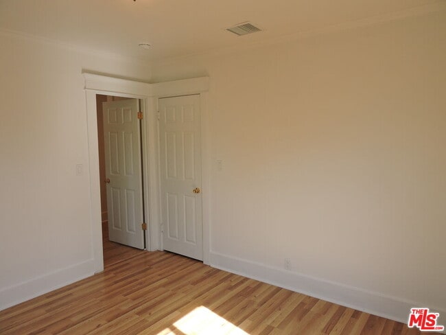 Building Photo - 559 N Windsor Blvd