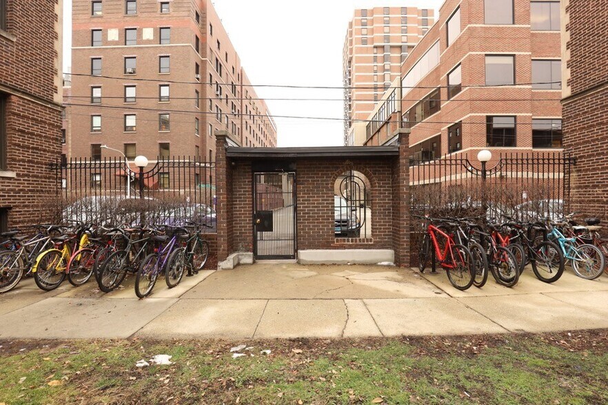 Building Photo - 3032 N Halsted St