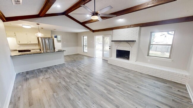 Building Photo - Renovated Harker Heights Gem – Stylish Liv...