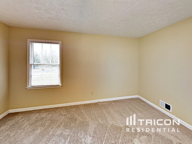 Building Photo - 429 Sugar Springs Way