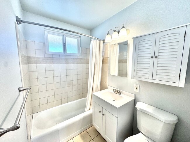 Building Photo - Beautiful 3bd/2ba HOUSE in Clairemont Mesa! 2-car Garage, AC, laundry, patio, VIEWS!