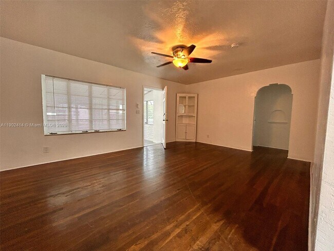 Building Photo - 1928 Wilson St