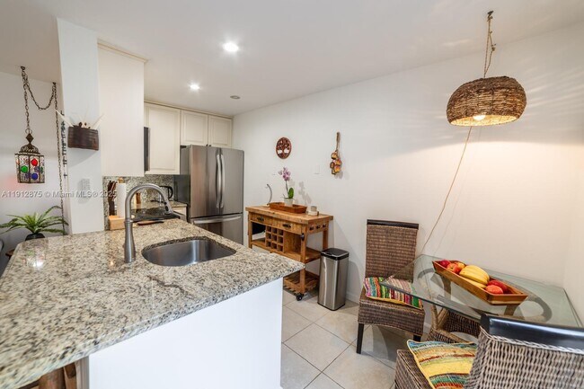 Building Photo - 1605 S US Hwy 1