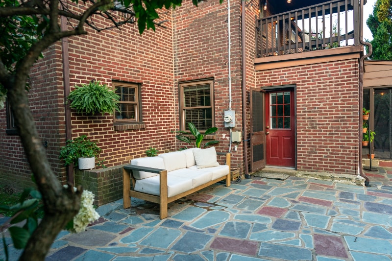 Building Photo - 6 Treaty Rd