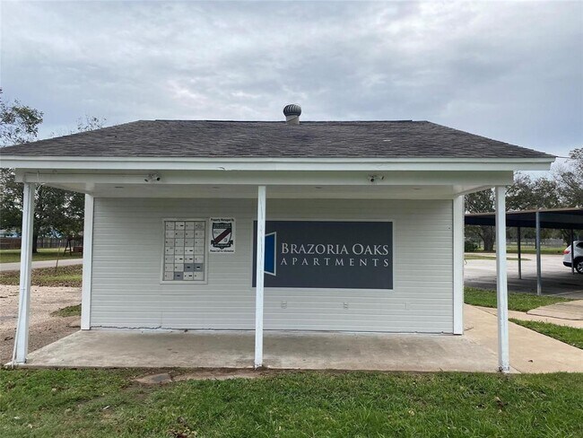 Building Photo - 102 Oakdale Ct