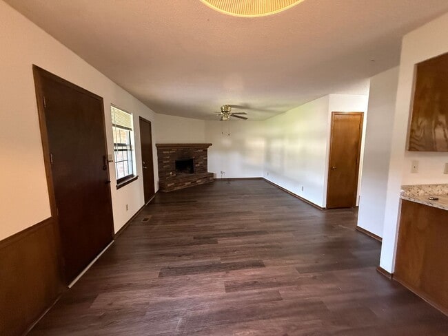 Building Photo - 3 Bed Duplex Living Room and Fireplace