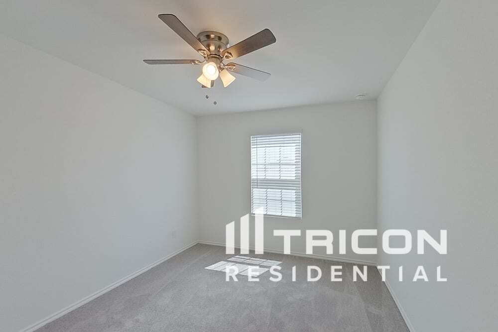 Building Photo - 2410 Carlow Ln