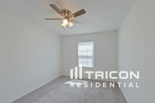 Building Photo - 2410 Carlow Ln
