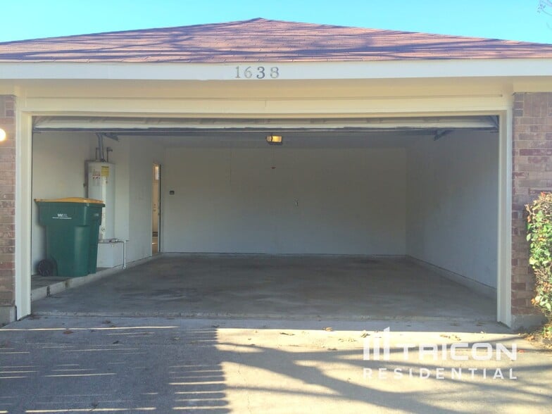 Building Photo - 1638 Tuley St