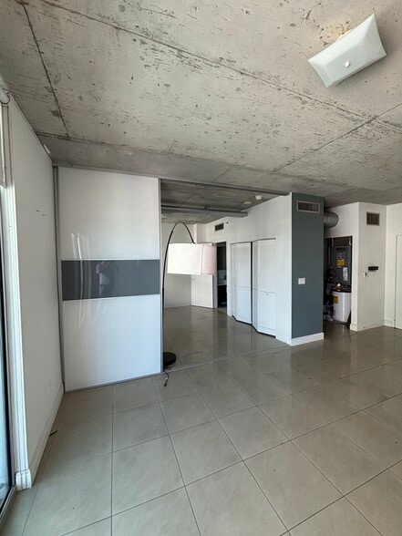 Building Photo - 690 SW 1st Ct