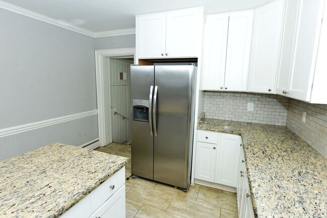 Building Photo - Water View, private wooded lot on dead end street!