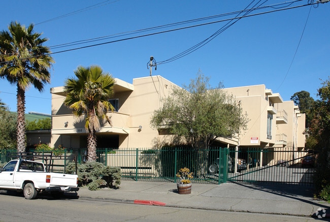 Building Photo - Bayshore Club Apartments