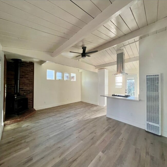 Building Photo - 4330 Kendall St