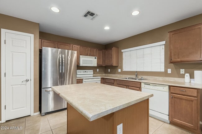Building Photo - 1710 S 118th Dr