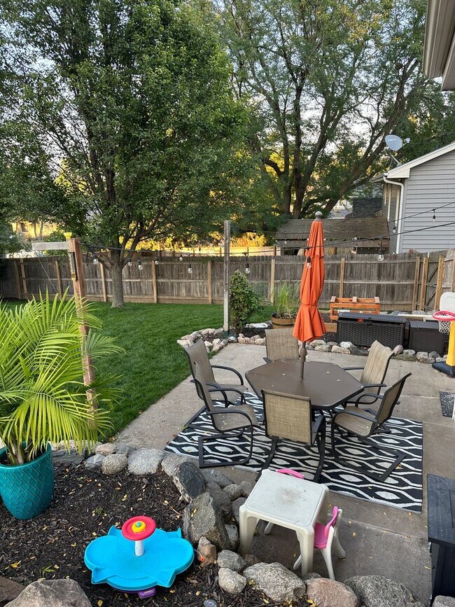 Building Photo - Beautifully Updated Pepperwood Three Bedroom!