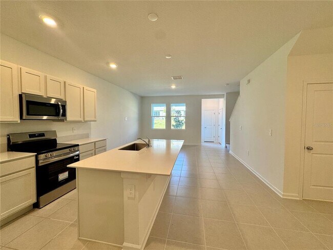 Building Photo - 2819 Maloof Dr