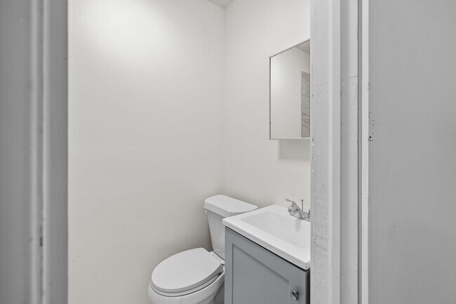 Building Photo - Charming 4 Bedroom 2 Bathroom Home