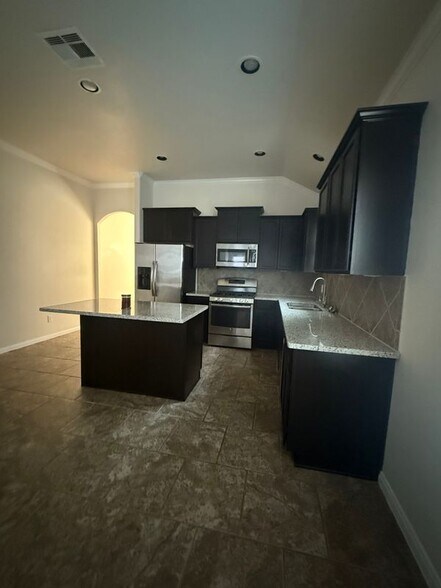 Building Photo - 21507 Cotton Valley Ln